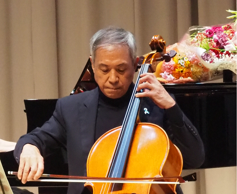 演奏する金田ガバナー
